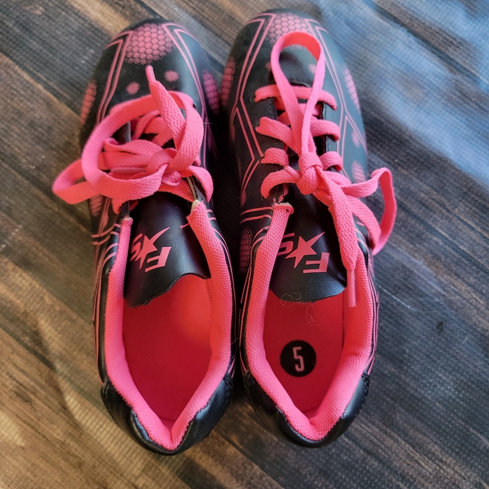 Like New Cleats! - Picture 5 of 5